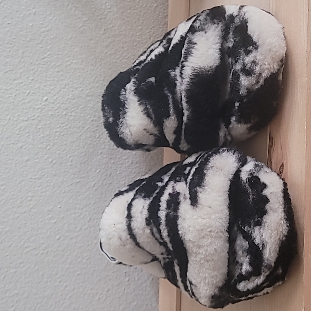 🖤 UGG FLUFF YEAH SLIDE SANDALS 🖤 - Picture 5 of 10